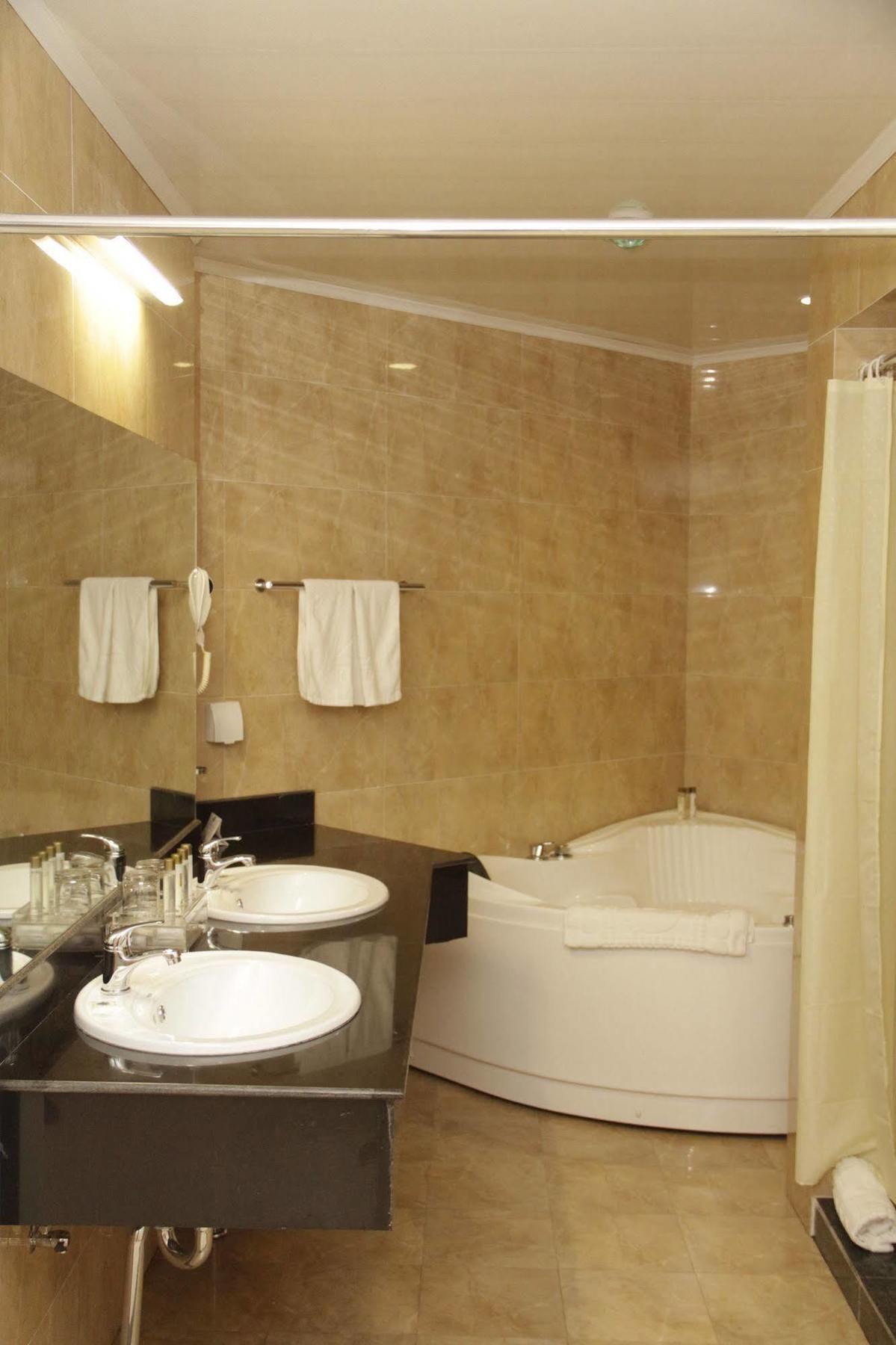 Hotel Victoria Garden Camama Екстер'єр фото
